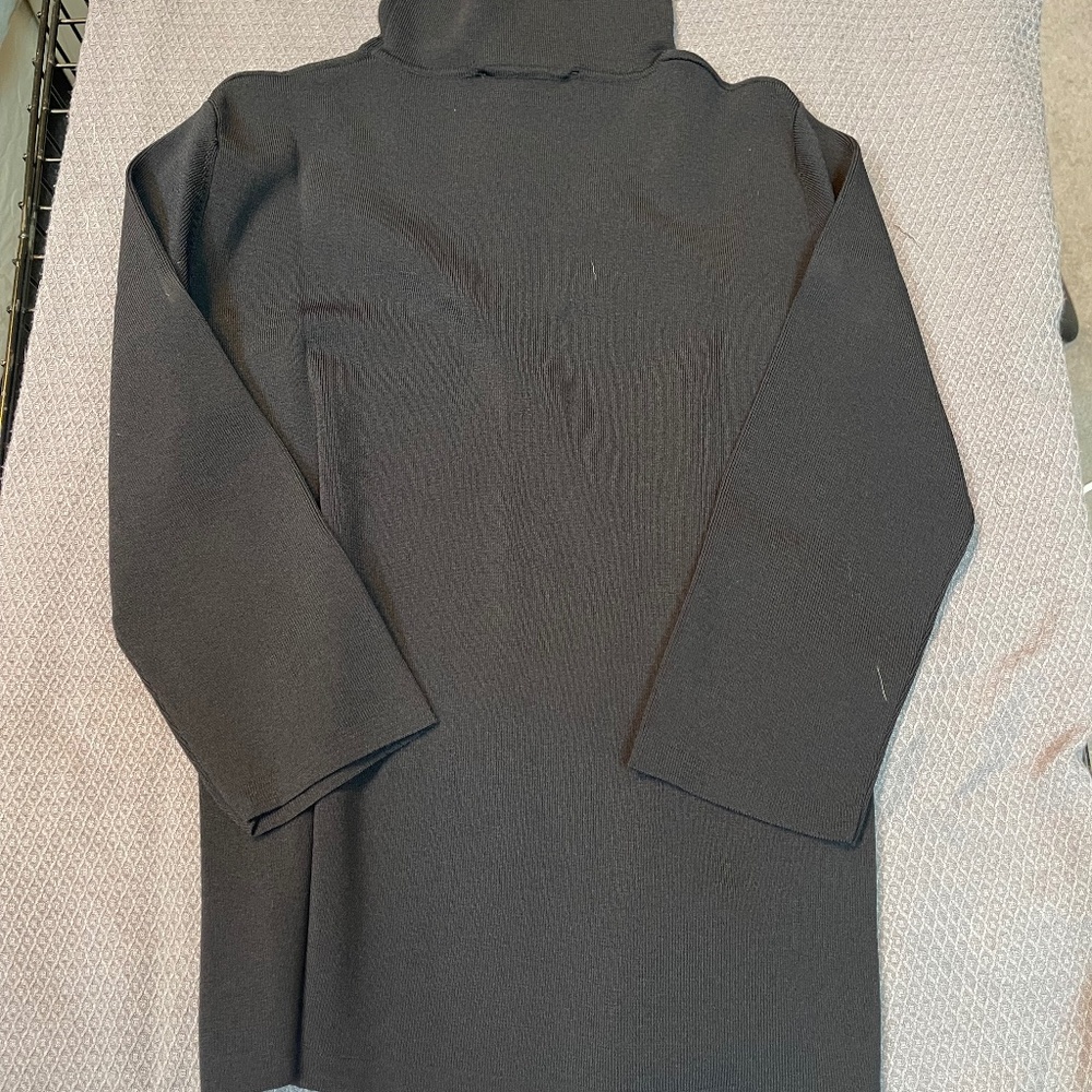 Quest ce Que c'est Black turtle neck